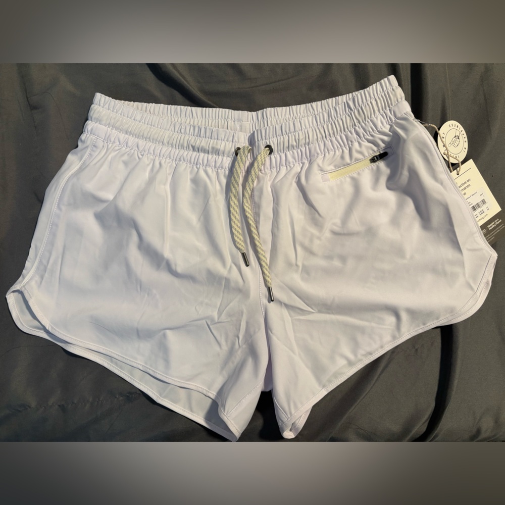 Vuori White Clementine 4” 2.0 Athletic Drawstring Shorts with Zip Pocket
